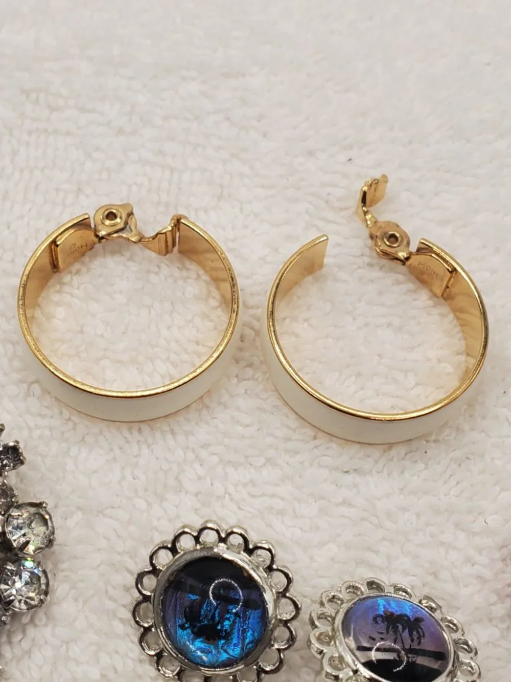 8 Pair of clip on Earrings, items # B-2142-2149, wt. 82 grams.